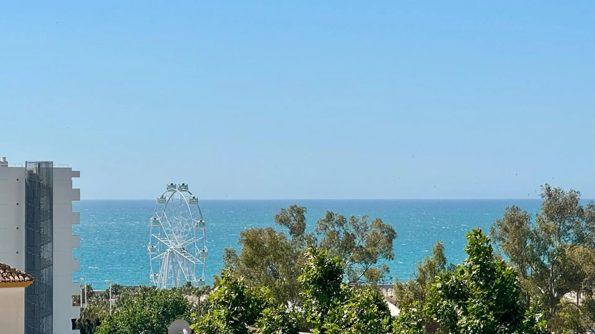 Amplia Terraza Con Maravillosas Vistas Muy Cerca De La Playa Torremolinos