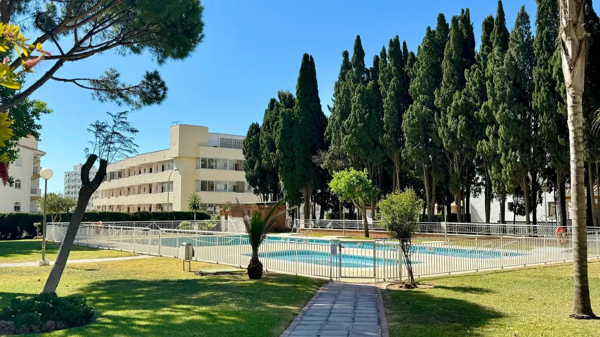 Amplia Terraza Con Maravillosas Vistas Muy Cerca De La Playa Torremolinos Apartment